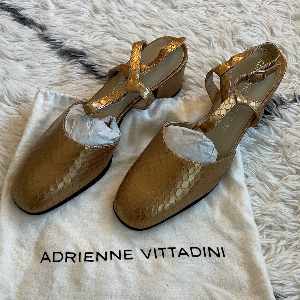 Vintage Adrienne Vittadini Metallic Gold Heels 6.5 B